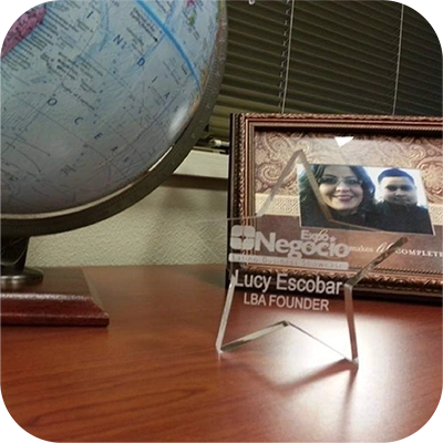 Lucy Escobar's Expo Negocio trophy, a glass star